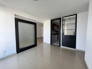 SE VENDE AMPLIO APARTAMENTO EN MIRAMAR