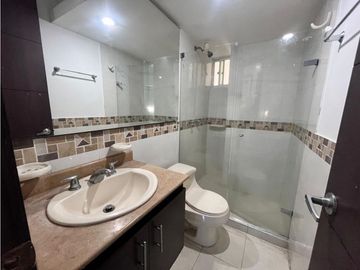 SE VENDE AMPLIO APARTAMENTO EN MIRAMAR