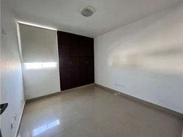 SE VENDE AMPLIO APARTAMENTO EN MIRAMAR