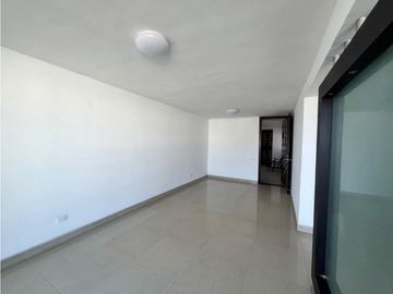 SE VENDE AMPLIO APARTAMENTO EN MIRAMAR