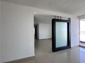 SE VENDE AMPLIO APARTAMENTO EN MIRAMAR