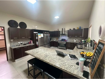 VENDO CASA PARA INVERSIONISTA EN CLAYTON, PH EMBASSY CLUB  (6)