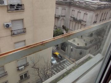 VENTA PISO DE 3 AMBIENTES CON PILETA EN RECOLETA