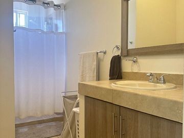 CASA EN VENTA EN FRACCIONAMIENTO REAL DE CASTILLA