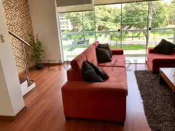 EXCELENTE  DEPARTAMENTO TRIPLEX A UNA CUADRA DEL PLAZA  CENTER DE LA MOLINA