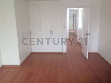 EXCELENTE  DEPARTAMENTO TRIPLEX A UNA CUADRA DEL PLAZA  CENTER DE LA MOLINA