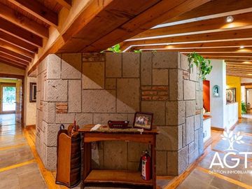 Casa en Venta en Metepec  con gran terreno
