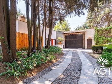Casa en Venta en Metepec  con gran terreno