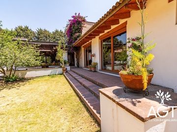 Casa en Venta en Metepec  con gran terreno