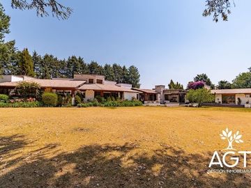 Casa en Venta en Metepec  con gran terreno