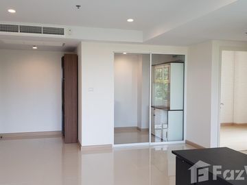 2 Bedroom Condo for sale at Supalai Riva Grande