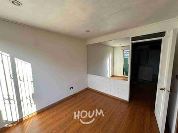 LINDA CASA CON AMPLIOS ESPACIOS