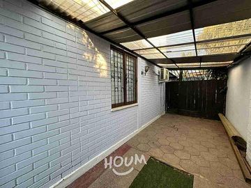LINDA CASA CON AMPLIOS ESPACIOS