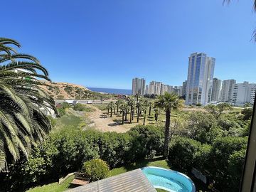 HERMOSA CASA REMODELADA CON VISTA AL MAR, CONCÓN