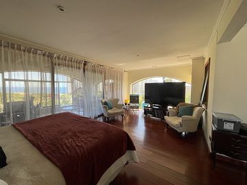 HERMOSA CASA REMODELADA CON VISTA AL MAR, CONCÓN