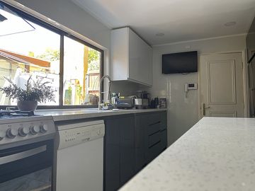 HERMOSA CASA REMODELADA CON VISTA AL MAR, CONCÓN