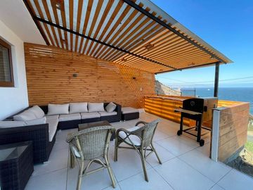 HERMOSA CASA DE AMPLIOS ESPACIOS, REÑACA