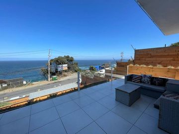HERMOSA CASA DE AMPLIOS ESPACIOS, REÑACA