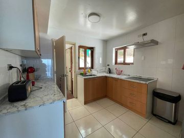 HERMOSA CASA DE AMPLIOS ESPACIOS, REÑACA