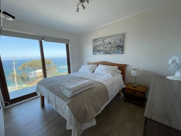 HERMOSA CASA DE AMPLIOS ESPACIOS, REÑACA