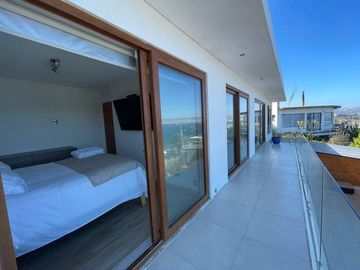 HERMOSA CASA DE AMPLIOS ESPACIOS, REÑACA