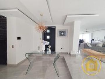 Venta de Casa  Moderna con acabados de Lujo con 5 Dormitorios y seguridad 24/7 en Urb. del Condado