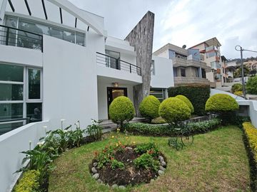 Venta de Casa  Moderna con acabados de Lujo con 5 Dormitorios y seguridad 24/7 en Urb. del Condado