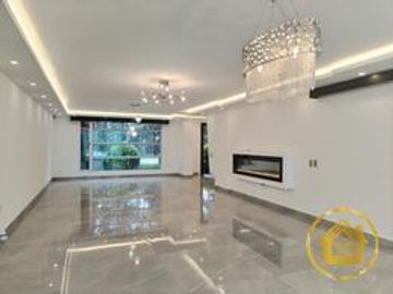 Venta de Casa  Moderna con acabados de Lujo con 5 Dormitorios y seguridad 24/7 en Urb. del Condado