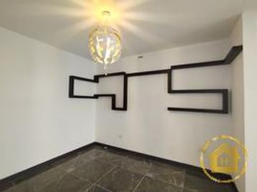 Venta de Casa  Moderna con acabados de Lujo con 5 Dormitorios y seguridad 24/7 en Urb. del Condado