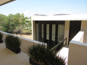 CASA RESIDENCIAL EN VENTA/RENTA EN CLUB DENTRO DEL CAMPO DE GOLF TRES MARIAS