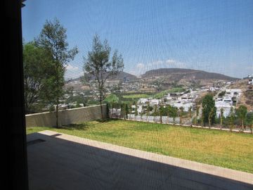 CASA RESIDENCIAL EN VENTA/RENTA EN CLUB DENTRO DEL CAMPO DE GOLF TRES MARIAS
