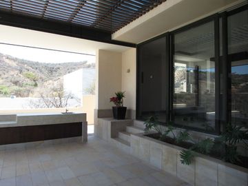 CASA RESIDENCIAL EN VENTA/RENTA EN CLUB DENTRO DEL CAMPO DE GOLF TRES MARIAS