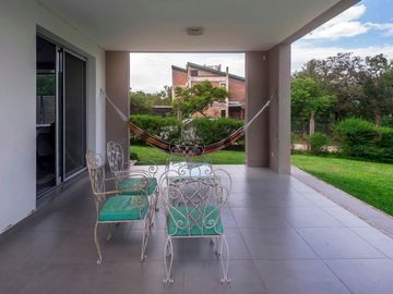CASA 2 DORM VENTA VAQUEROS CON VISTAS A LOS CERROS