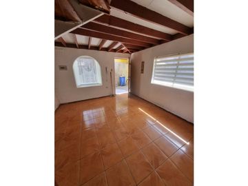SE VENDE SITIO CON 2 CASAS PARA INVERSION.