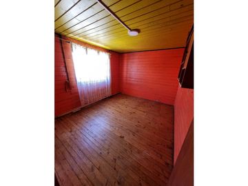 SE VENDE SITIO CON 2 CASAS PARA INVERSION.