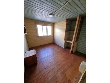 SE VENDE SITIO CON 2 CASAS PARA INVERSION.