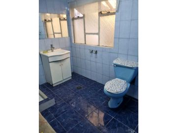 SE VENDE SITIO CON 2 CASAS PARA INVERSION.