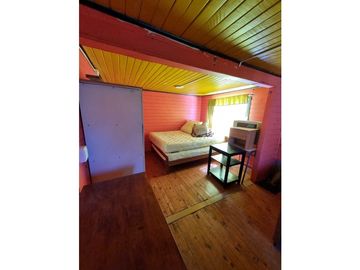 SE VENDE SITIO CON 2 CASAS PARA INVERSION.
