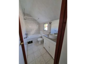 SE VENDE SITIO CON 2 CASAS PARA INVERSION.