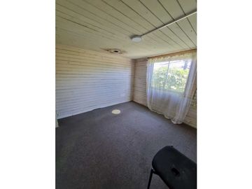 SE VENDE SITIO CON 2 CASAS PARA INVERSION.