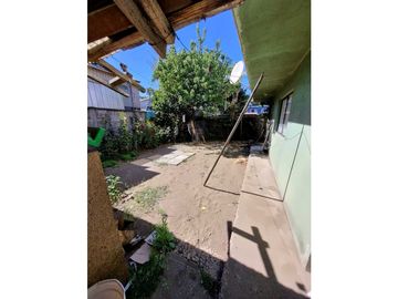 SE VENDE SITIO CON 2 CASAS PARA INVERSION.