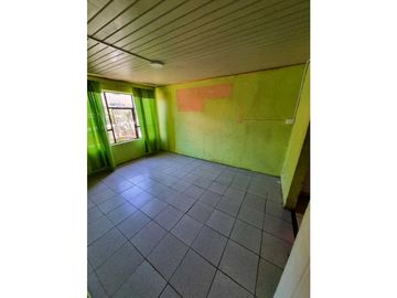 SE VENDE SITIO CON 2 CASAS PARA INVERSION.