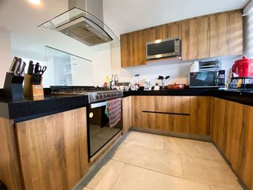 CASA EN VENTA LAS ARBOLEDAS, REMODELADA, JARDIN, VIGILANCIA.