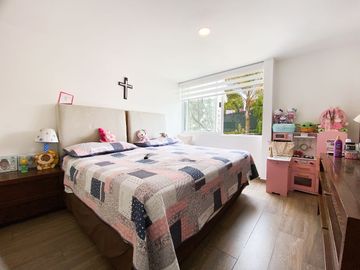 CASA EN VENTA LAS ARBOLEDAS, REMODELADA, JARDIN, VIGILANCIA.