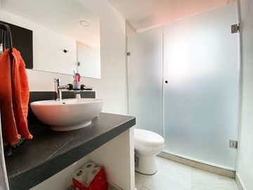 CASA EN VENTA LAS ARBOLEDAS, REMODELADA, JARDIN, VIGILANCIA.