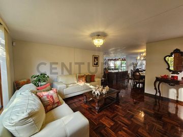Venta de casa Residencial Higuereta, Santiago de Surco;  300m2 AT - 272.48m2 AC