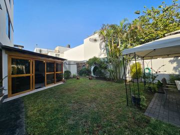 Venta de casa Residencial Higuereta, Santiago de Surco;  300m2 AT - 272.48m2 AC