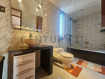 Venta de casa Residencial Higuereta, Santiago de Surco;  300m2 AT - 272.48m2 AC