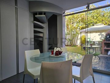 Venta de casa Residencial Higuereta, Santiago de Surco;  300m2 AT - 272.48m2 AC