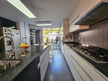 Venta de casa Residencial Higuereta, Santiago de Surco;  300m2 AT - 272.48m2 AC